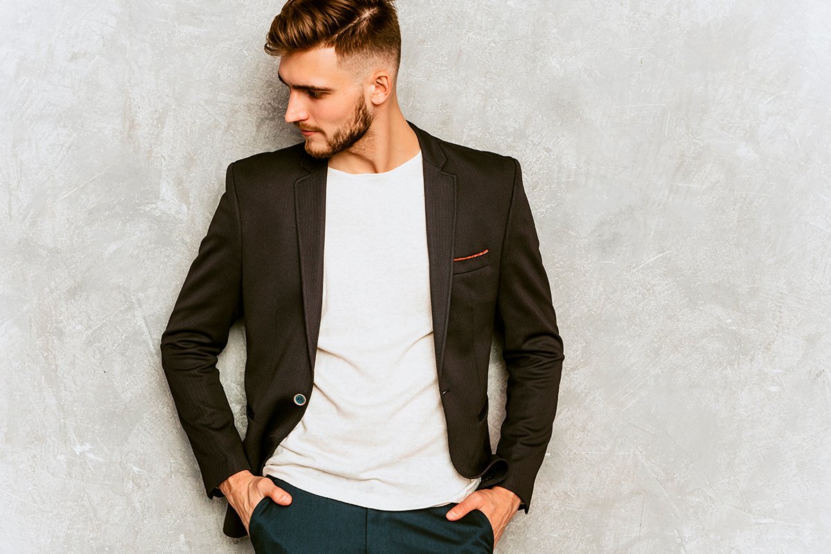 portrait-du-modele-d-homme-d-affaires-beau-hipster-portant-un-costume-noir-decontracte